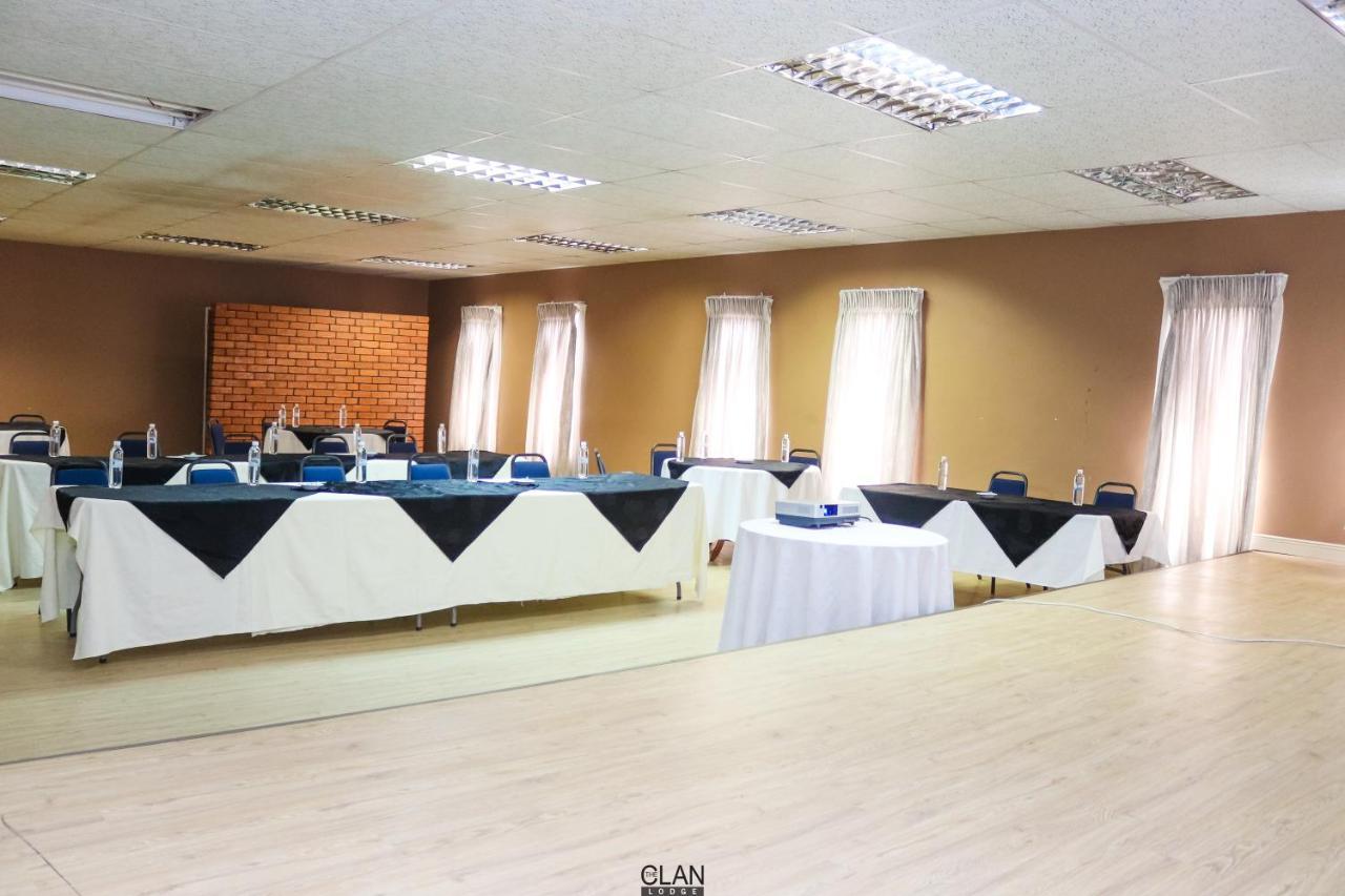 The Clan Lodge Mohlanapeng エクステリア 写真